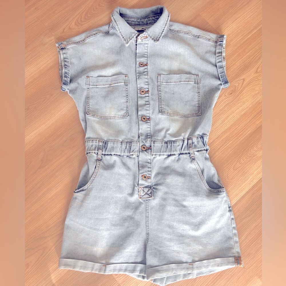 Fashion Nova Denim Button-Up Romper M Like New Casual Jumper Everyday Summer